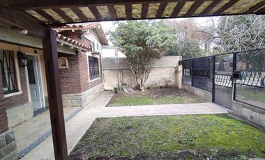 CHALET 6 AMBIENTES SOBRE AMPLIO LOTE DE TERRENO