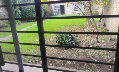 CHALET 6 AMBIENTES SOBRE AMPLIO LOTE DE TERRENO