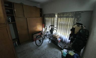 CASA EDIFICADA SOBRE UN LOTE DE 1100 M2