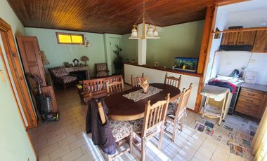 CASA EDIFICADA SOBRE UN LOTE DE 1100 M2