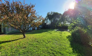 CASA EDIFICADA SOBRE UN LOTE DE 1100 M2