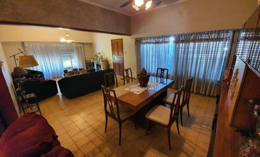 CASA EDIFICADA SOBRE UN LOTE DE 1100 M2