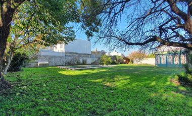 CASA EDIFICADA SOBRE UN LOTE DE 1100 M2