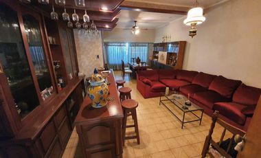 CASA EDIFICADA SOBRE UN LOTE DE 1100 M2