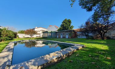 CASA EDIFICADA SOBRE UN LOTE DE 1100 M2