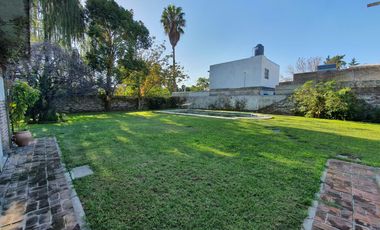 CASA EDIFICADA SOBRE UN LOTE DE 1100 M2
