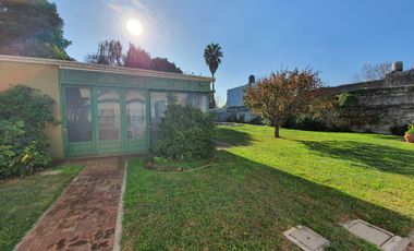 CASA EDIFICADA SOBRE UN LOTE DE 1100 M2