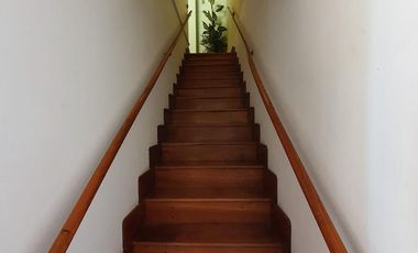 CASA EDIFICADA SOBRE UN LOTE DE 1100 M2