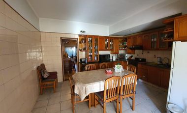 CASA EDIFICADA SOBRE UN LOTE DE 1100 M2