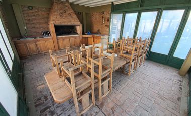 CASA EDIFICADA SOBRE UN LOTE DE 1100 M2