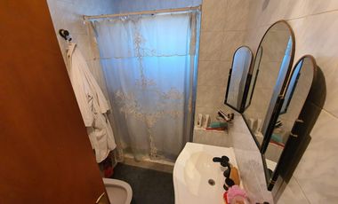 CASA EDIFICADA SOBRE UN LOTE DE 1100 M2