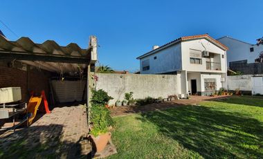 CASA EDIFICADA SOBRE UN LOTE DE 1100 M2