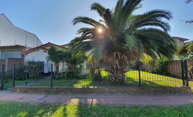 CASA EDIFICADA SOBRE UN LOTE DE 1100 M2