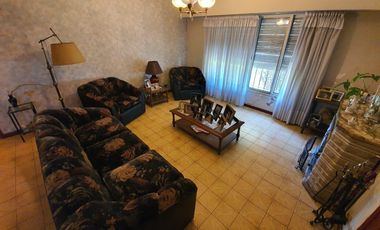 CASA EDIFICADA SOBRE UN LOTE DE 1100 M2