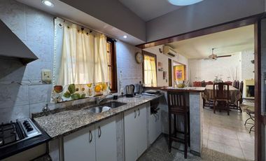 Casa 4 dormitorios piscina en Barrio San Martin San Lorenzo