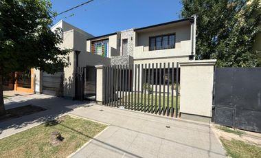 Casa 4 dormitorios piscina en Barrio San Martin San Lorenzo