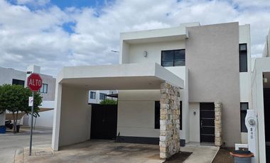 CASA EN TIXCACAL AL PONIENTE DE MÉRIDA, YUCATÁN