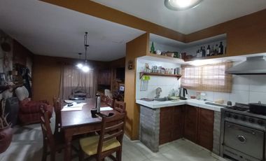 CASA AMERICANA CON GIMNASIO