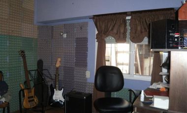 CASA AMERICANA CON GIMNASIO