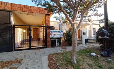 CASA EN PH CON COCHERA A 5 CUADRAS DE LA ESTACION