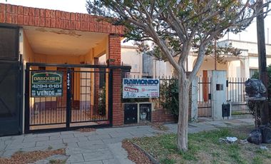 CASA EN PH CON COCHERA A 5 CUADRAS DE LA ESTACION