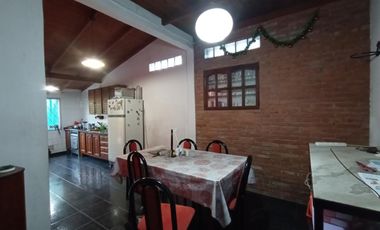 CASA EN PH CON COCHERA A 5 CUADRAS DE LA ESTACION