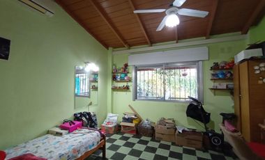 CASA EN PH CON COCHERA A 5 CUADRAS DE LA ESTACION