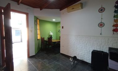 CASA EN PH CON COCHERA A 5 CUADRAS DE LA ESTACION