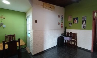 CASA EN PH CON COCHERA A 5 CUADRAS DE LA ESTACION