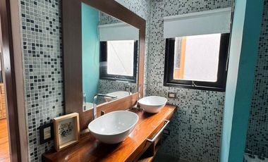 Casa 8 ambientes estilo moderno con pileta en venta - Altos de Hudson II