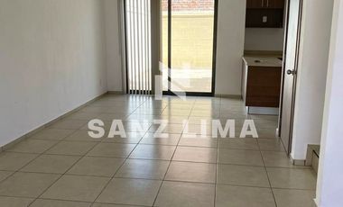 Alteza Imperial: Casa atractiva frente a amenidades del fraccionamiento.