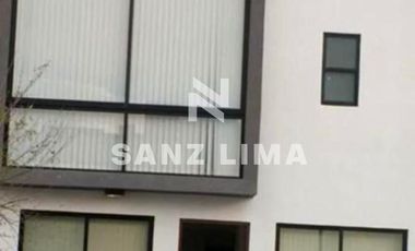 Alteza Imperial: Casa atractiva frente a amenidades del fraccionamiento.