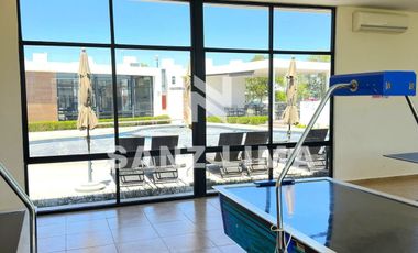 Alteza Imperial: Casa atractiva frente a amenidades del fraccionamiento.