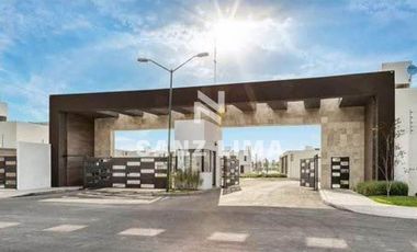 Alteza Imperial: Casa atractiva frente a amenidades del fraccionamiento.
