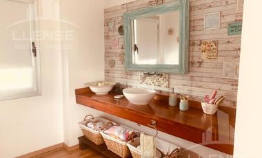 Casa 5 ambientes con fondo a la laguna - Nuevo Quilmes