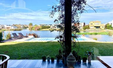 Casa 5 ambientes con fondo a la laguna - Nuevo Quilmes