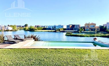 Casa 5 ambientes con fondo a la laguna - Nuevo Quilmes