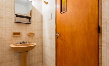 VENTA / PERMUTA - Casa -  4 dormitorios con local -  Capitán Bermúdez