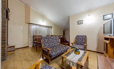 VENTA / PERMUTA - Casa -  4 dormitorios con local -  Capitán Bermúdez