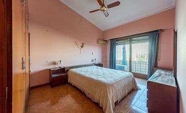 VENTA / PERMUTA - Casa -  4 dormitorios con local -  Capitán Bermúdez