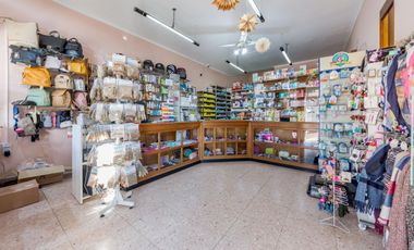 VENTA / PERMUTA - Casa -  4 dormitorios con local -  Capitán Bermúdez