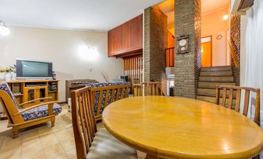 VENTA / PERMUTA - Casa -  4 dormitorios con local -  Capitán Bermúdez