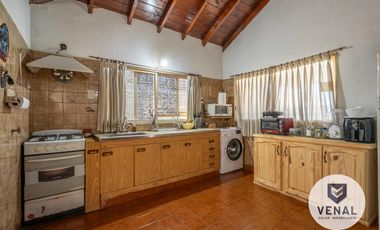 Venta Casa 3 ambientes, 2 dormitorios, luminosa, lote 630m2 a 300 mts Panamericana.