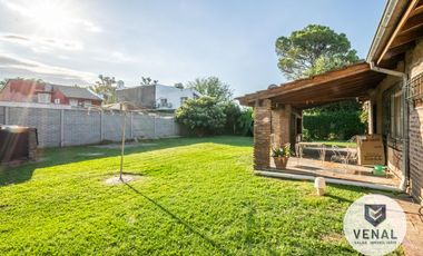 Venta Casa 3 ambientes, 2 dormitorios, luminosa, lote 630m2 a 300 mts Panamericana.