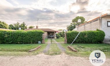 Venta Casa 3 ambientes, 2 dormitorios, luminosa, lote 630m2 a 300 mts Panamericana.