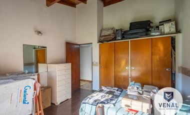 Venta Casa 3 ambientes, 2 dormitorios, luminosa, lote 630m2 a 300 mts Panamericana.