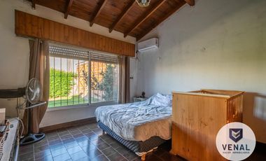 Venta Casa 3 ambientes, 2 dormitorios, luminosa, lote 630m2 a 300 mts Panamericana.