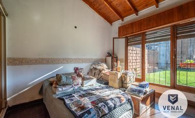 Venta Casa 3 ambientes, 2 dormitorios, luminosa, lote 630m2 a 300 mts Panamericana.