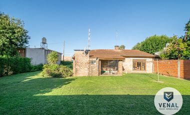 Venta Casa 3 ambientes, 2 dormitorios, luminosa, lote 630m2 a 300 mts Panamericana.