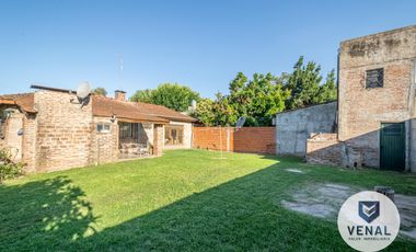 Venta Casa 3 ambientes, 2 dormitorios, luminosa, lote 630m2 a 300 mts Panamericana.